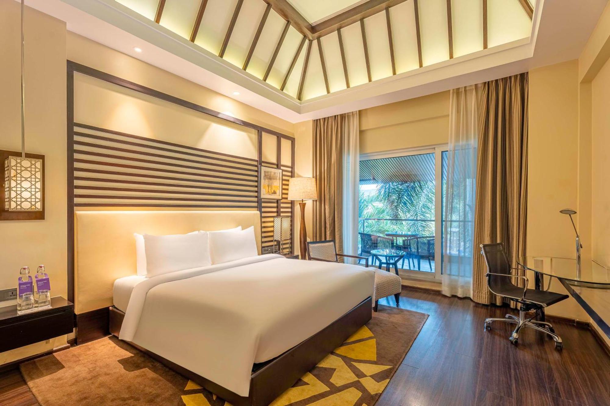Radisson Blu Plaza Resort & Convention Centre Карджат Экстерьер фото Deluxe Room
